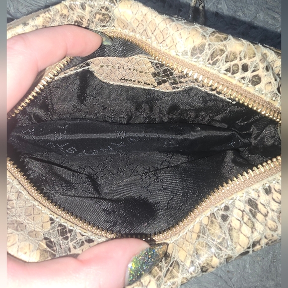 Stella McCartney Faux-Snakeskin Irredesent Camera/Crossbody (EUC)(RARE)(COA)🤍✨️ - Picture 10 of 17